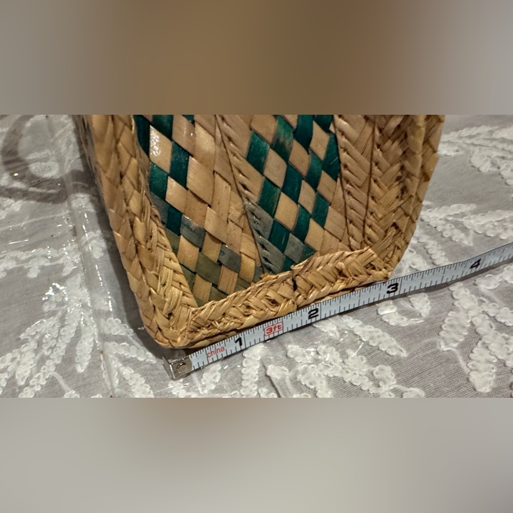 ❤️ NWT Woven Tan and Green Handbag - Picture 15 of 15